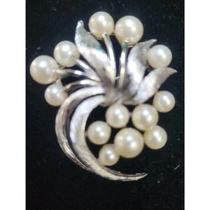 TRIFARI Silver Toned Pearl Cluster Leaf Brooch Pin